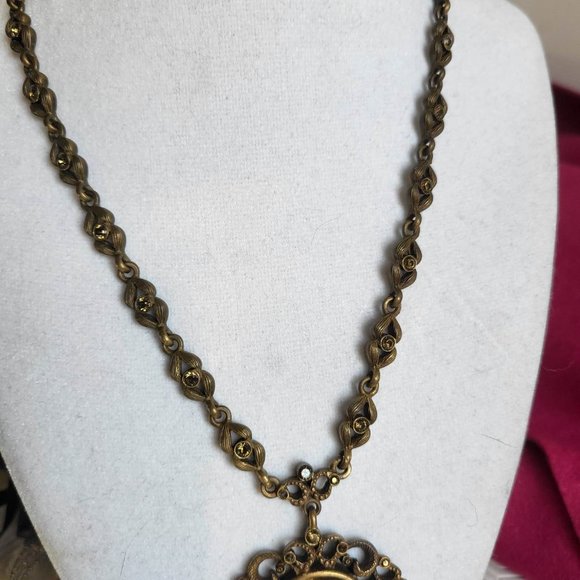 Beautiful and Unique Gothic Look Necklace and earrings set-Stunning - Picture 2 of 9